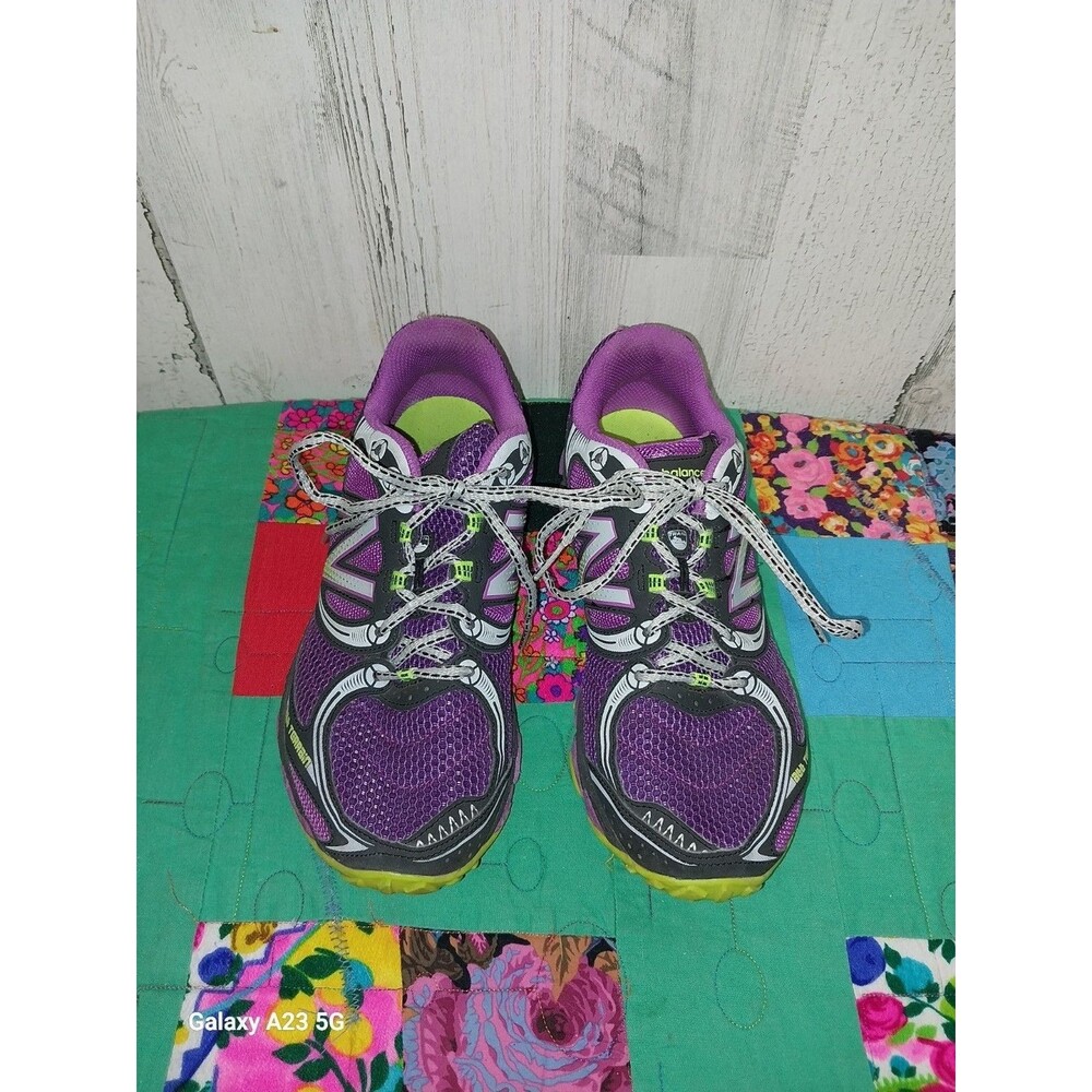 Women's New Balance 810v3 All Terrain Running Shoes Size 9 B Purple